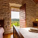 Old Small Stone House Appartement Zrnovo