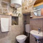Old Small Stone House * Zrnovo
