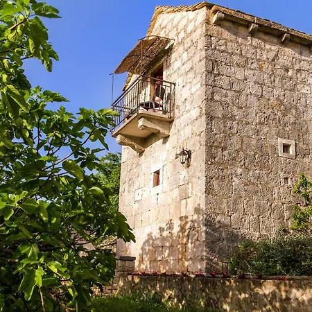 Old Small Stone House Apartment Zrnovo