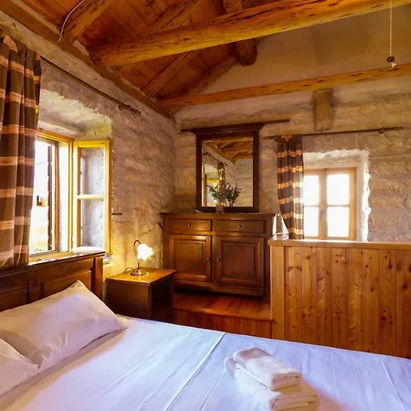 Apartment Old Small Stone House Zrnovo