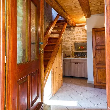 Apartment Old Small Stone House Zrnovo