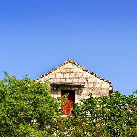 Old Small Stone House * Zrnovo