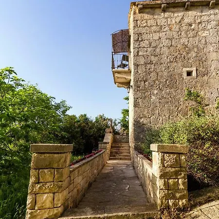 Old Small Stone House Apartment Zrnovo