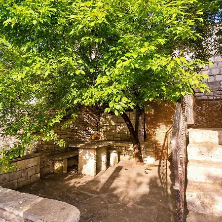 Old Small Stone House * Zrnovo