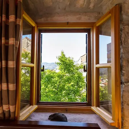 Apartment Old Small Stone House Zrnovo