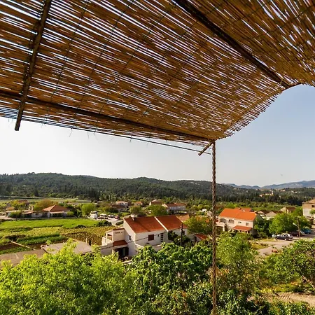 Old Small Stone House * Zrnovo
