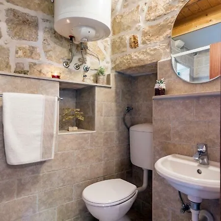 Old Small Stone House * Zrnovo