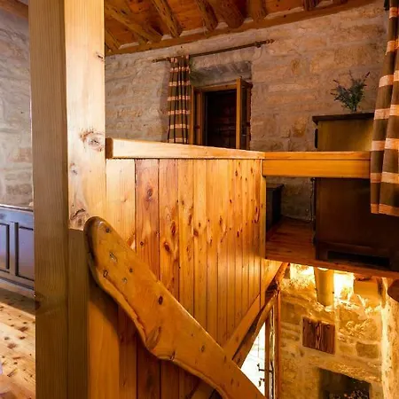 Old Small Stone House * Zrnovo