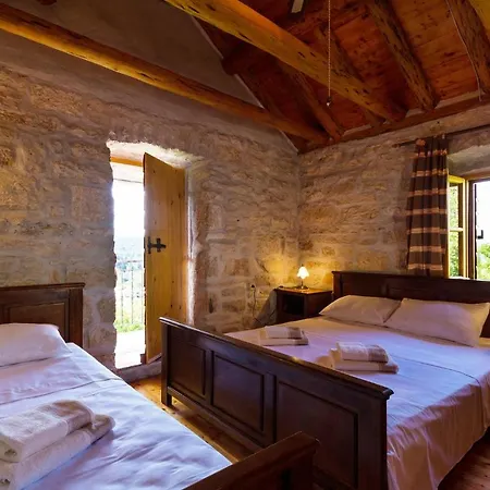 Old Small Stone House Zrnovo