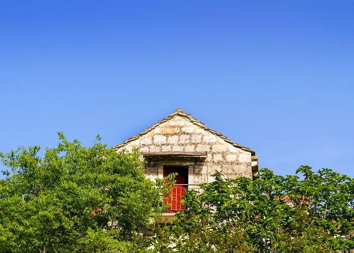 Old Small Stone House * Zrnovo