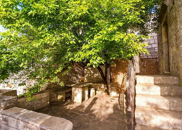 Old Small Stone House * Zrnovo