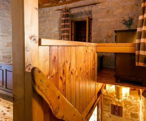 Old Small Stone House * Zrnovo