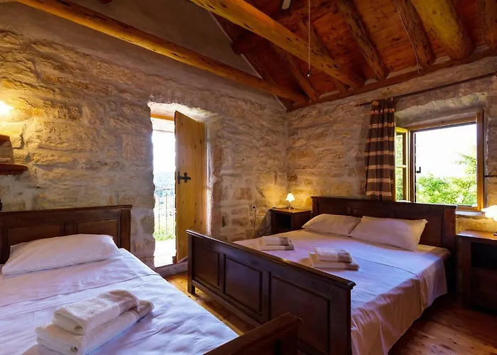 Old Small Stone House Zrnovo